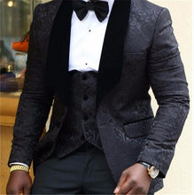 Load image into Gallery viewer, Fnoexw  Customized 2018 Red Groom Tuxedos Wedding Party Suit business Groomsman Suit mens wedding suits ( jacket+Pants+vest+tie)