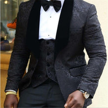 Load image into Gallery viewer, New Brand Groom Tuxedo Suit 2019 Custom Made Wine Red Men Suits Terno Slim Fit Peaked Lapel Groomsmen Men Wedding Prom Suits